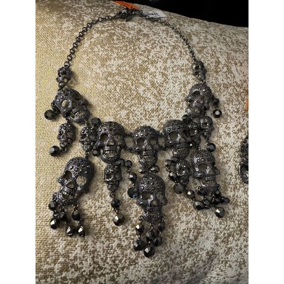 Natasha couture pave dangle black rhinestone skull collar necklace & earrings - Picture 11 of 12